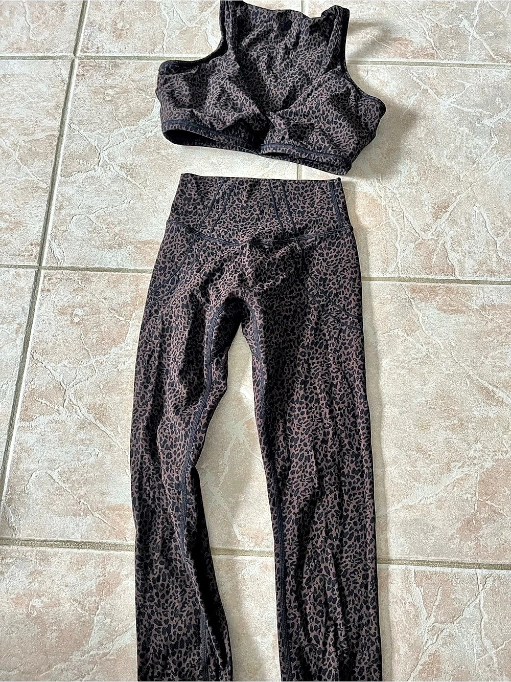 BUFFBUNNY, RARE Women's Leopard Print Legging Set Like New